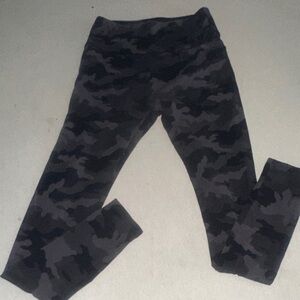 Womens Size XS Wild Fable Camouflage Leggings